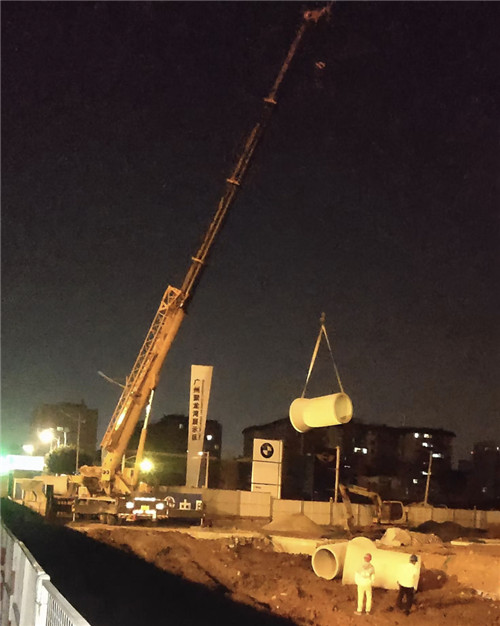 当阳市“弯臂矫正”—— 吊车的 “形变补偿” 技术