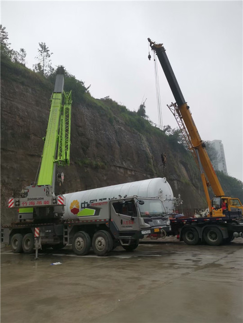 当阳市“不怕风雨冻”—— 吊车的 “恶劣环境适应” 技术